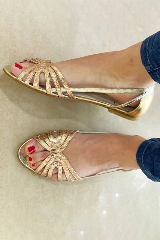 Alberta slingback sandaal met uitgesneden details